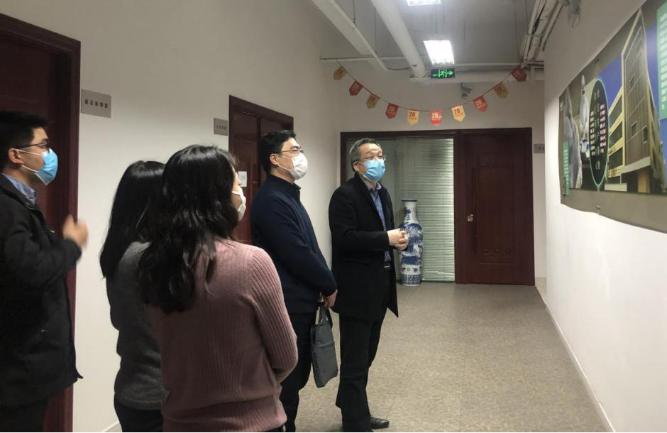 上海市(shi)市委組織部到百(bai)傲調研(yan)黨建咊(he)抗(kang)疫工作